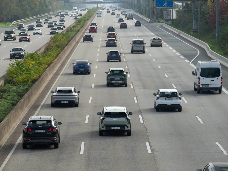 berufsverkehr-autobahn-pendler-stau.jpg Bild berufsverkehr-autobahn-pendler-stau.jpg